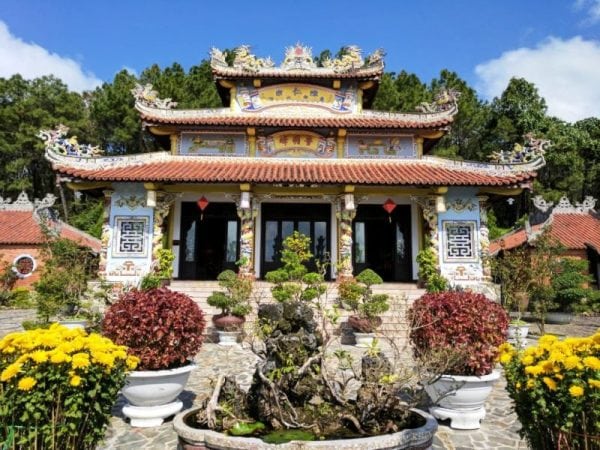 https://mdw-travel-data-us-east-1.s3.amazonaws.com/img/country/Vietnam/Huyen-Tran-Princess-Temple/img_00.jpg