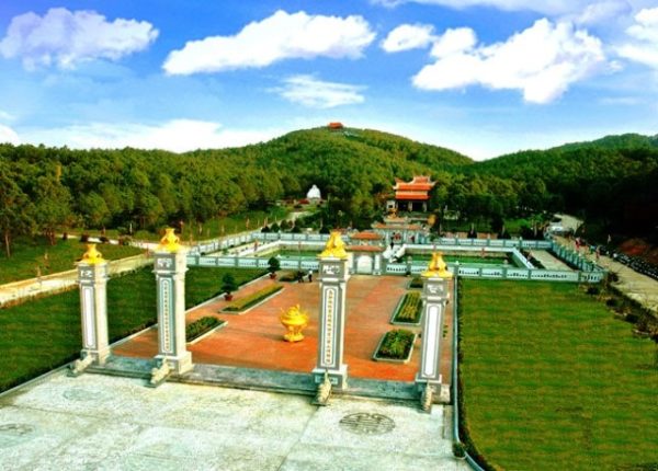 https://mdw-travel-data-us-east-1.s3.amazonaws.com/img/country/Vietnam/Huyen-Tran-Princess-Temple/img_01.jpg