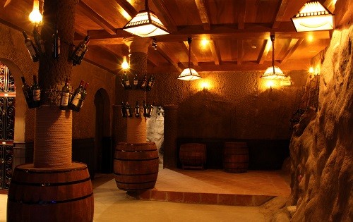 https://mdw-travel-data-us-east-1.s3.amazonaws.com/img/country/Vietnam/Indochine-Wine-Cellar/img_02.jpg