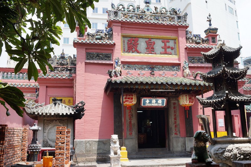 https://mdw-travel-data-us-east-1.s3.amazonaws.com/img/country/Vietnam/Jade-Emperor-Pagoda/img_03.jpg