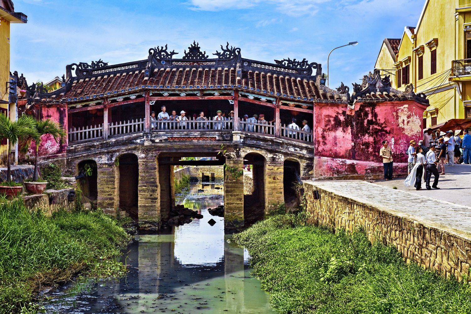https://mdw-travel-data-us-east-1.s3.amazonaws.com/img/country/Vietnam/Japanese-Covered-Bridge/img_00.jpg