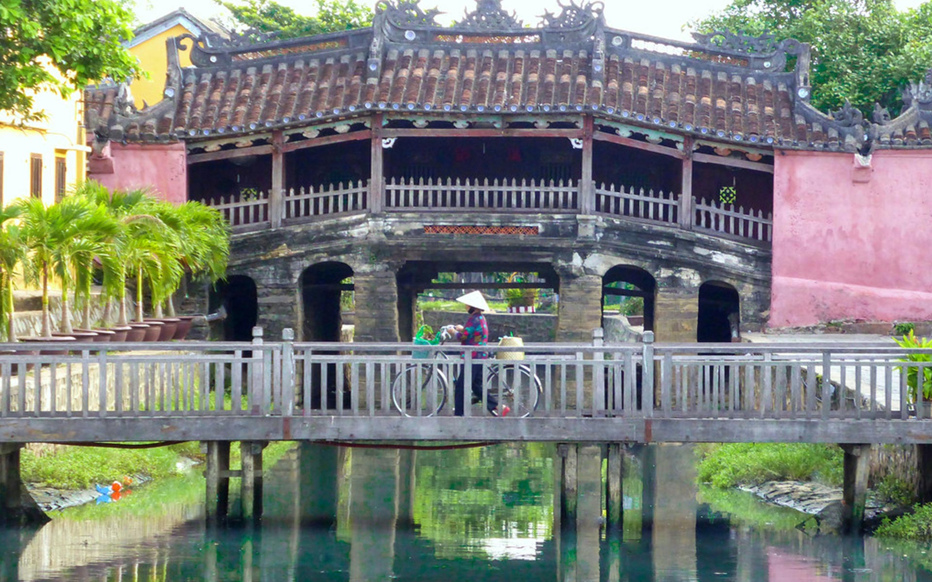 https://mdw-travel-data-us-east-1.s3.amazonaws.com/img/country/Vietnam/Japanese-Covered-Bridge/img_01.jpg
