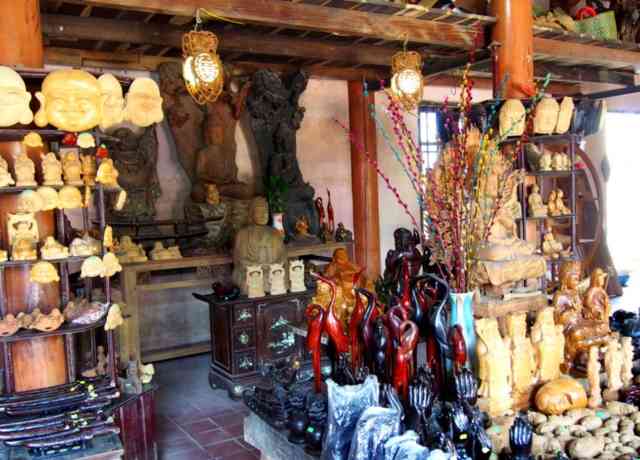 https://mdw-travel-data-us-east-1.s3.amazonaws.com/img/country/Vietnam/Kim-Bong-Carpentry-Village/img_01.jpg