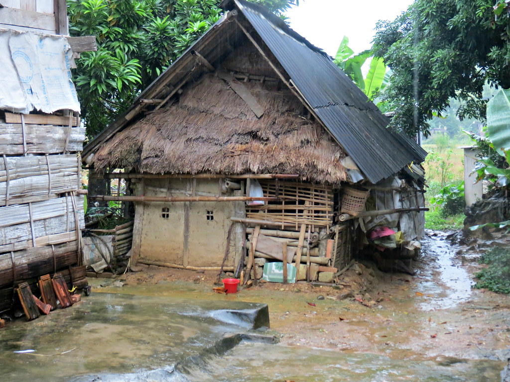 https://mdw-travel-data-us-east-1.s3.amazonaws.com/img/country/Vietnam/Lac-Village/img_04.jpg