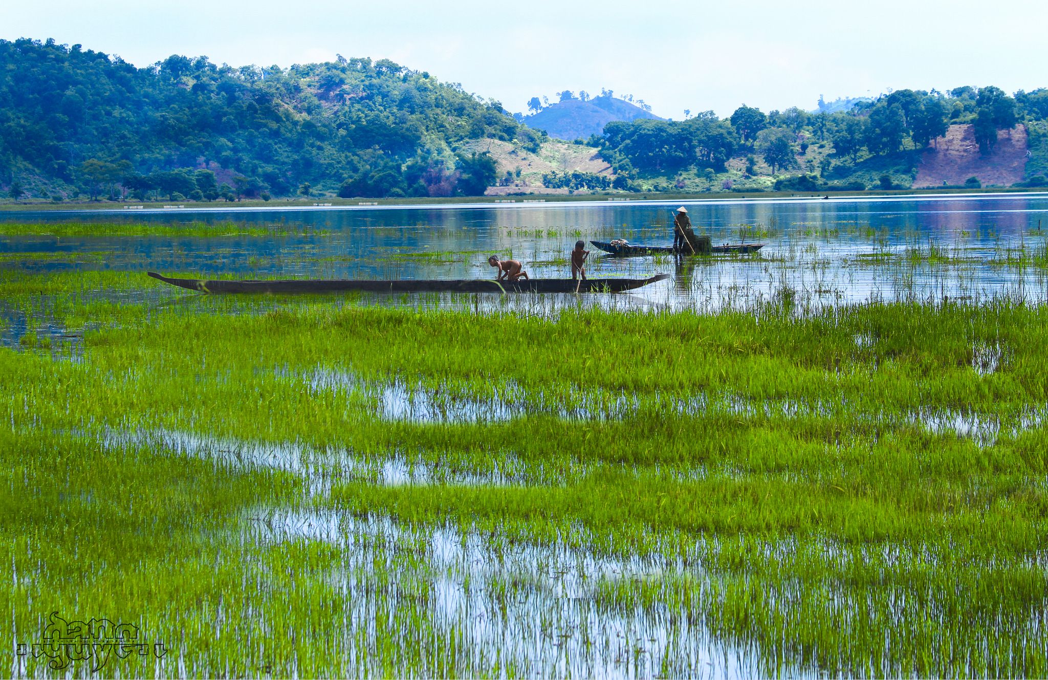https://mdw-travel-data-us-east-1.s3.amazonaws.com/img/country/Vietnam/Lak-Lake/img_01.jpg