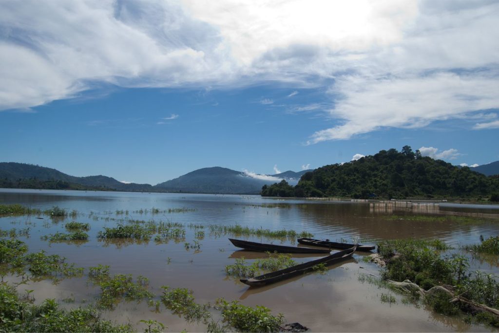 https://mdw-travel-data-us-east-1.s3.amazonaws.com/img/country/Vietnam/Lak-Lake/img_02.jpg