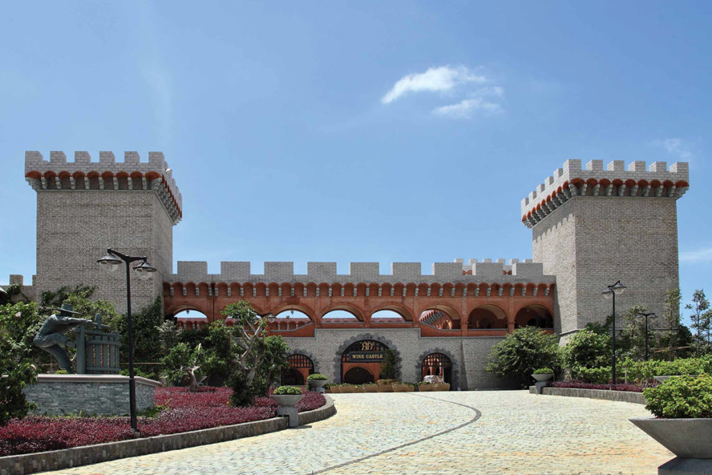 https://mdw-travel-data-us-east-1.s3.amazonaws.com/img/country/Vietnam/Lincoln-Chateau-Wine-Cellar/img_03.jpg