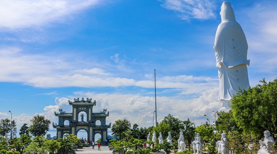 https://mdw-travel-data-us-east-1.s3.amazonaws.com/img/country/Vietnam/Linh-Long-Tu-Pagoda/img_03.jpg