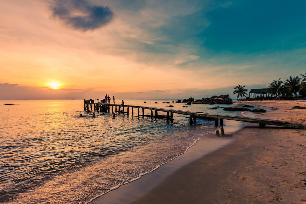 https://mdw-travel-data-us-east-1.s3.amazonaws.com/img/country/Vietnam/Long-Beach/img_02.jpg