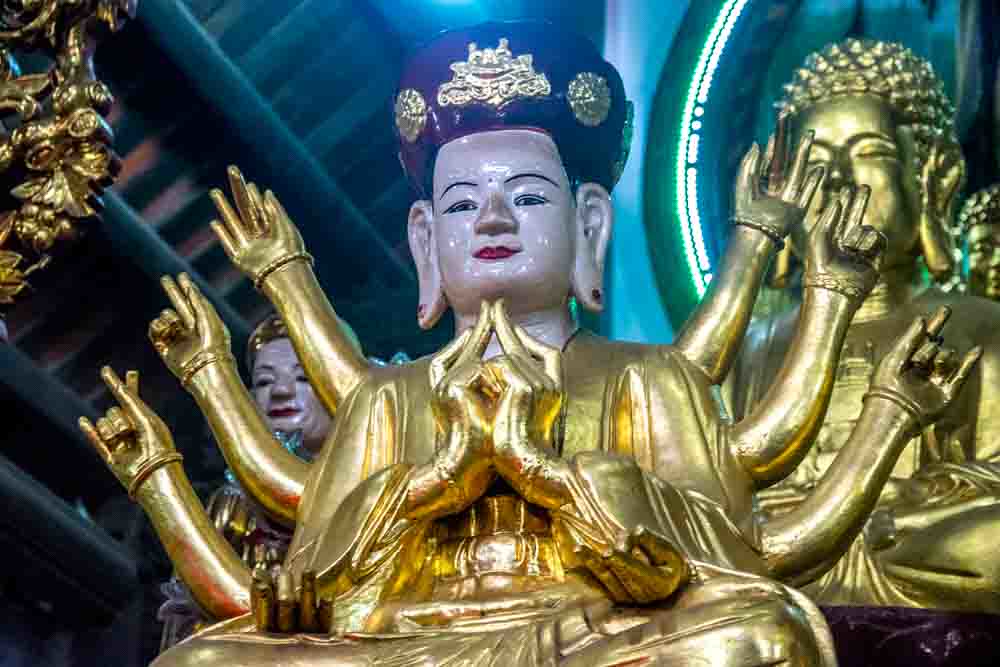 https://mdw-travel-data-us-east-1.s3.amazonaws.com/img/country/Vietnam/Long-Tien-Pagoda/img_02.jpg