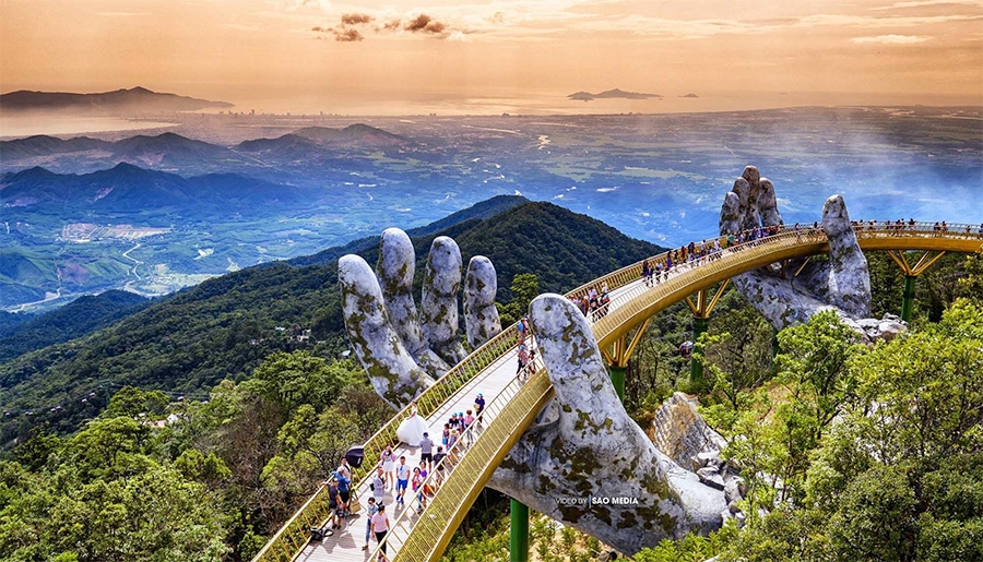 https://mdw-travel-data-us-east-1.s3.amazonaws.com/img/country/Vietnam/Love-Bridge/img_02.jpg