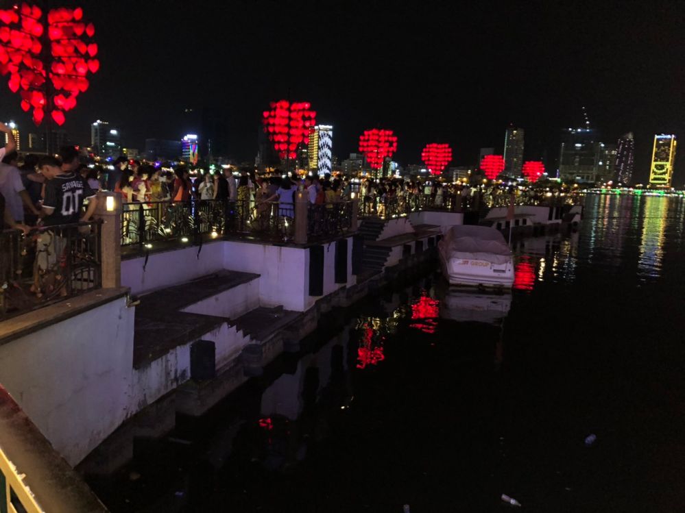https://mdw-travel-data-us-east-1.s3.amazonaws.com/img/country/Vietnam/Love-Bridge/img_03.jpg
