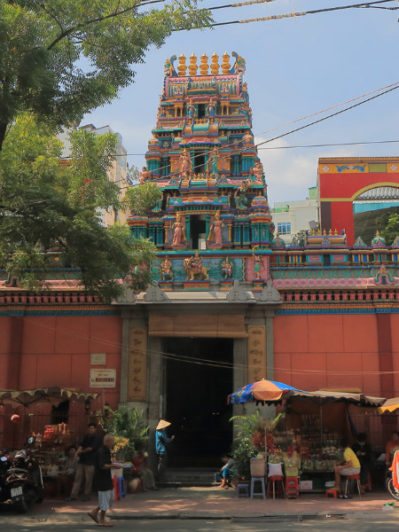 https://mdw-travel-data-us-east-1.s3.amazonaws.com/img/country/Vietnam/Mariamman-Hindu-Temple/img_02.jpg