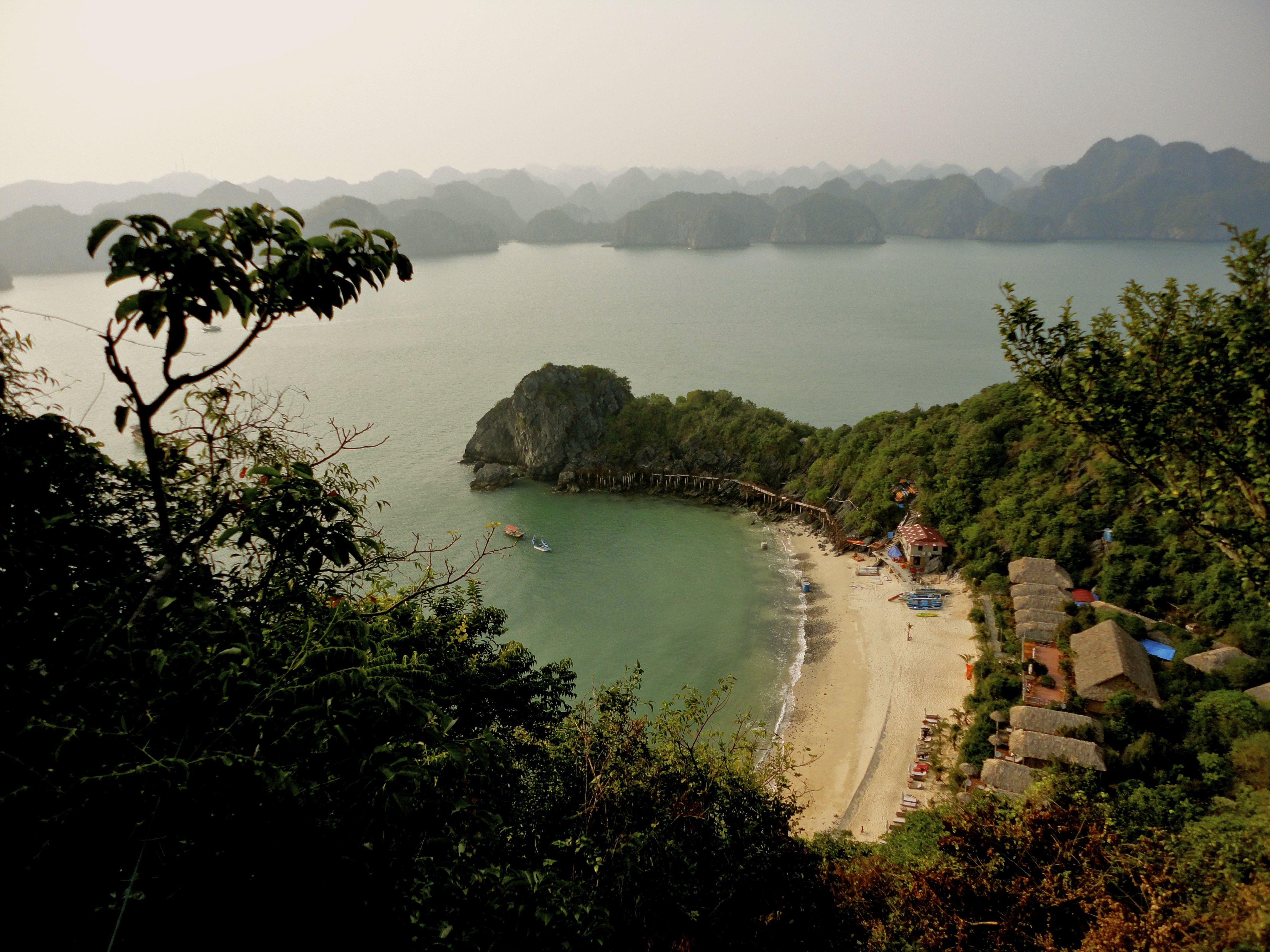 https://mdw-travel-data-us-east-1.s3.amazonaws.com/img/country/Vietnam/Monkey-Island/img_03.jpg