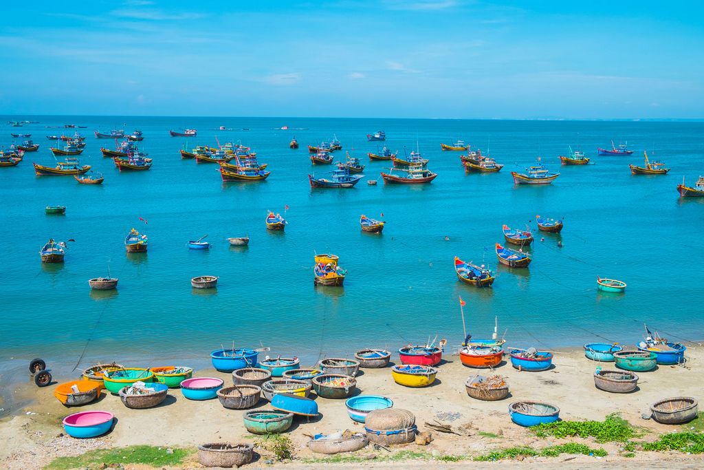 https://mdw-travel-data-us-east-1.s3.amazonaws.com/img/country/Vietnam/Mui-Ne-Bay-Lagoon-&-Fishing-Village/img_01.jpg