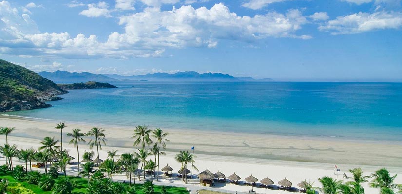 https://mdw-travel-data-us-east-1.s3.amazonaws.com/img/country/Vietnam/Mui-Ne-Beach/img_03.jpg