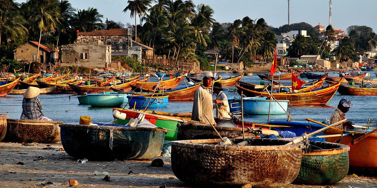 https://mdw-travel-data-us-east-1.s3.amazonaws.com/img/country/Vietnam/Mui-Ne-Harbor/img_00.jpg