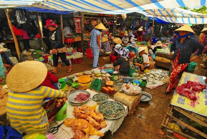 https://mdw-travel-data-us-east-1.s3.amazonaws.com/img/country/Vietnam/Mui-Ne-Market/img_00.jpg