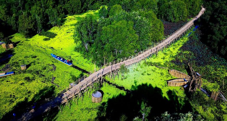 https://mdw-travel-data-us-east-1.s3.amazonaws.com/img/country/Vietnam/Muong-Hoa-Bamboo-Bridge/img_00.jpg