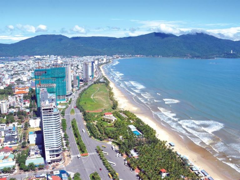 https://mdw-travel-data-us-east-1.s3.amazonaws.com/img/country/Vietnam/My-Khe-Beach/img_02.jpg