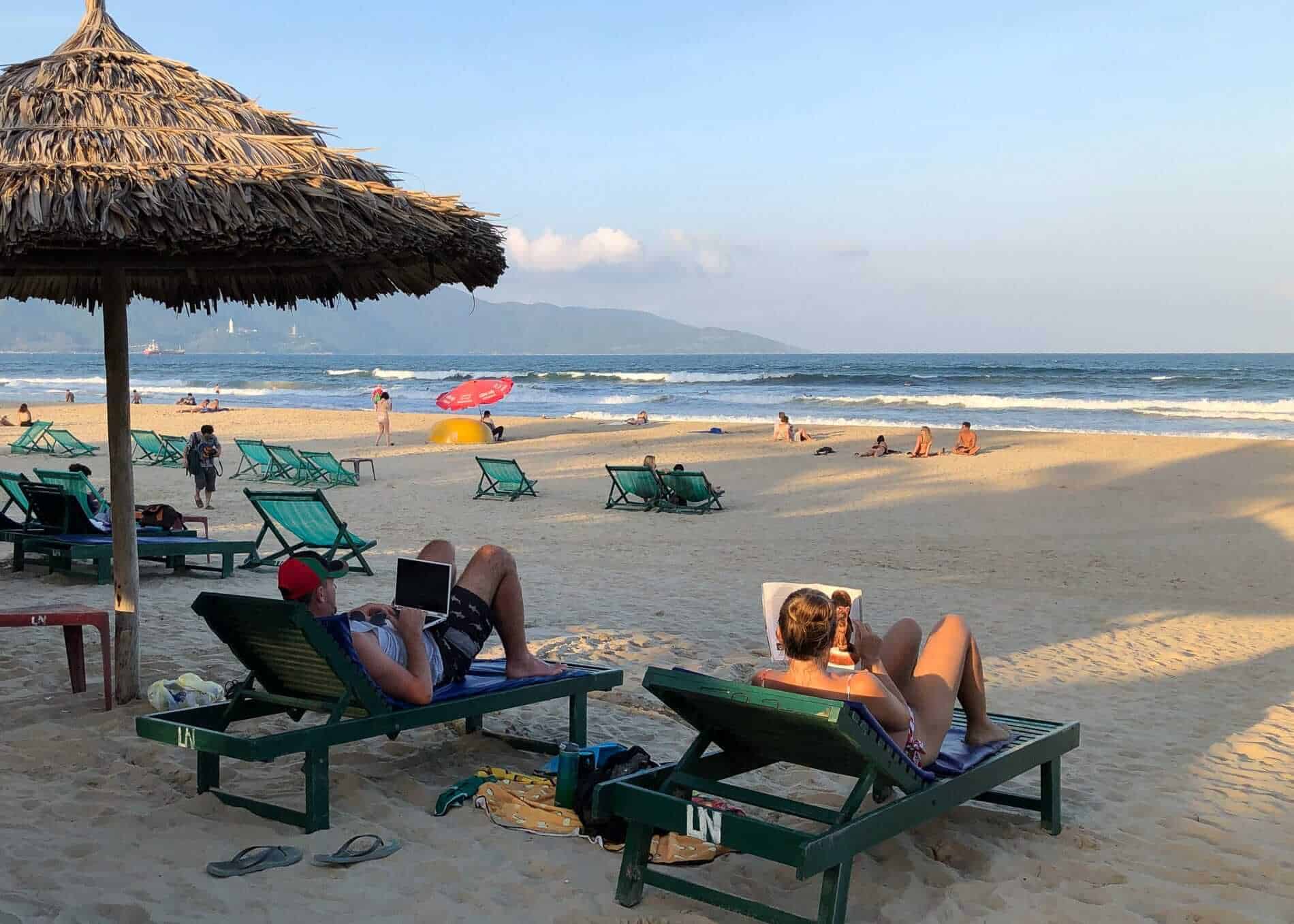 https://mdw-travel-data-us-east-1.s3.amazonaws.com/img/country/Vietnam/My-Khe-Beach/img_03.jpg