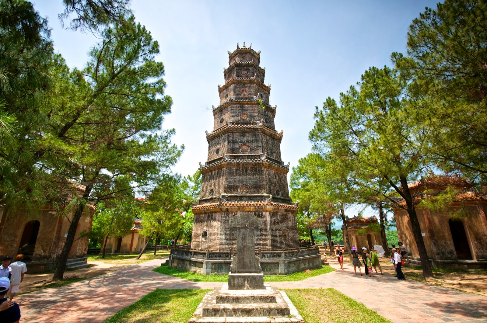 https://mdw-travel-data-us-east-1.s3.amazonaws.com/img/country/Vietnam/Nam-Nha-Pagoda/img_03.jpg