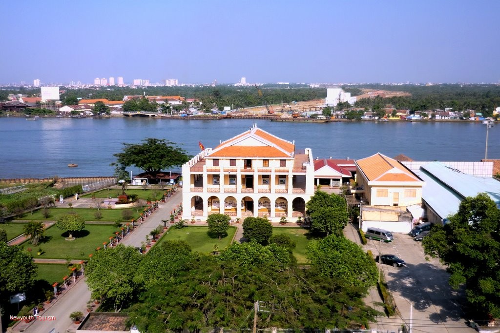 https://mdw-travel-data-us-east-1.s3.amazonaws.com/img/country/Vietnam/Nha-Rong-Wharf/img_03.jpg
