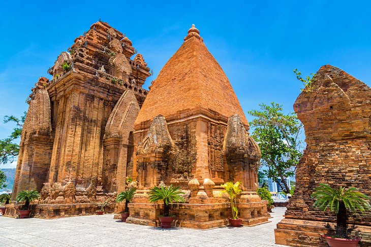 https://mdw-travel-data-us-east-1.s3.amazonaws.com/img/country/Vietnam/Nha-Trang-Cathedral/img_00.jpg