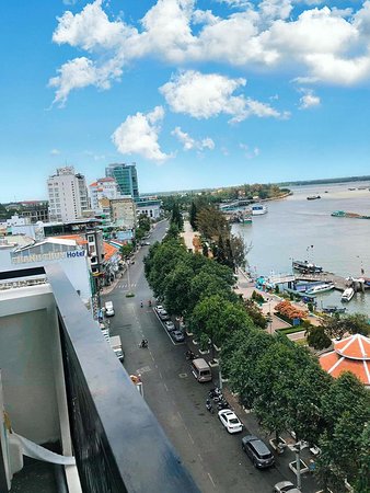 https://mdw-travel-data-us-east-1.s3.amazonaws.com/img/country/Vietnam/Ninh-Kieu-Wharf/img_03.jpg