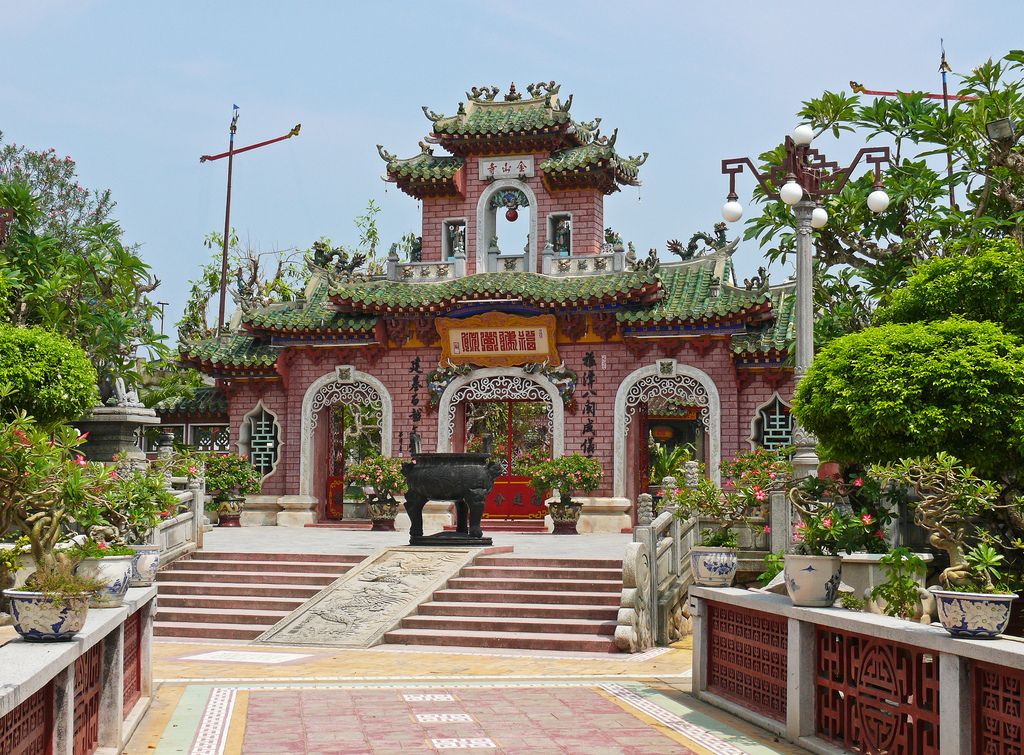 https://mdw-travel-data-us-east-1.s3.amazonaws.com/img/country/Vietnam/Ong-Pagoda/img_03.jpg