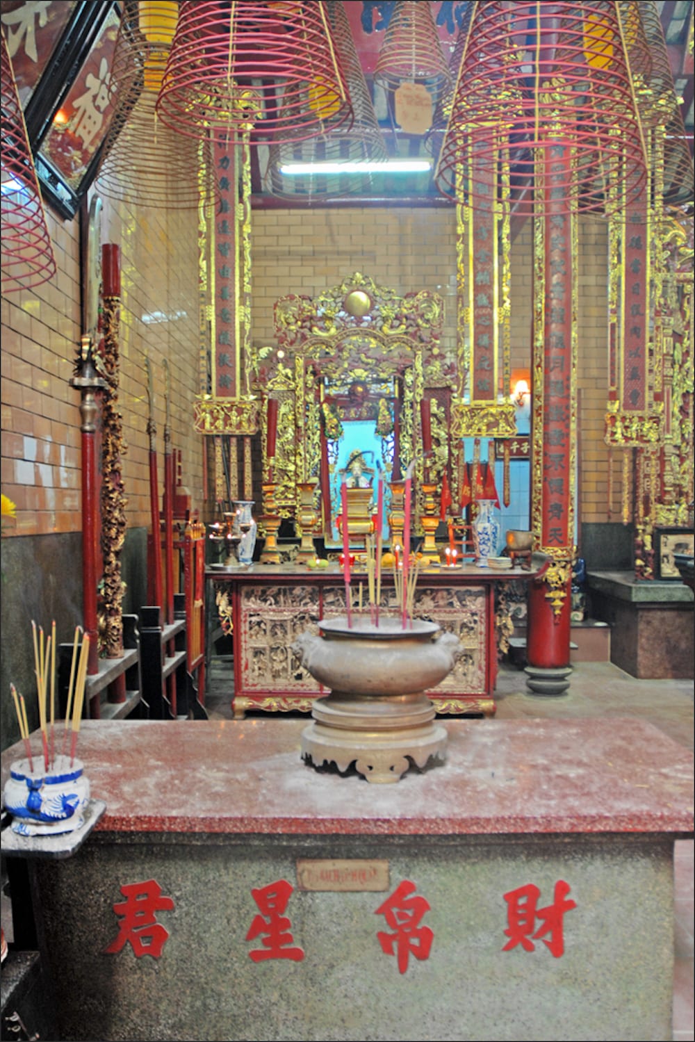 https://mdw-travel-data-us-east-1.s3.amazonaws.com/img/country/Vietnam/Ong-Temple/img_03.jpg