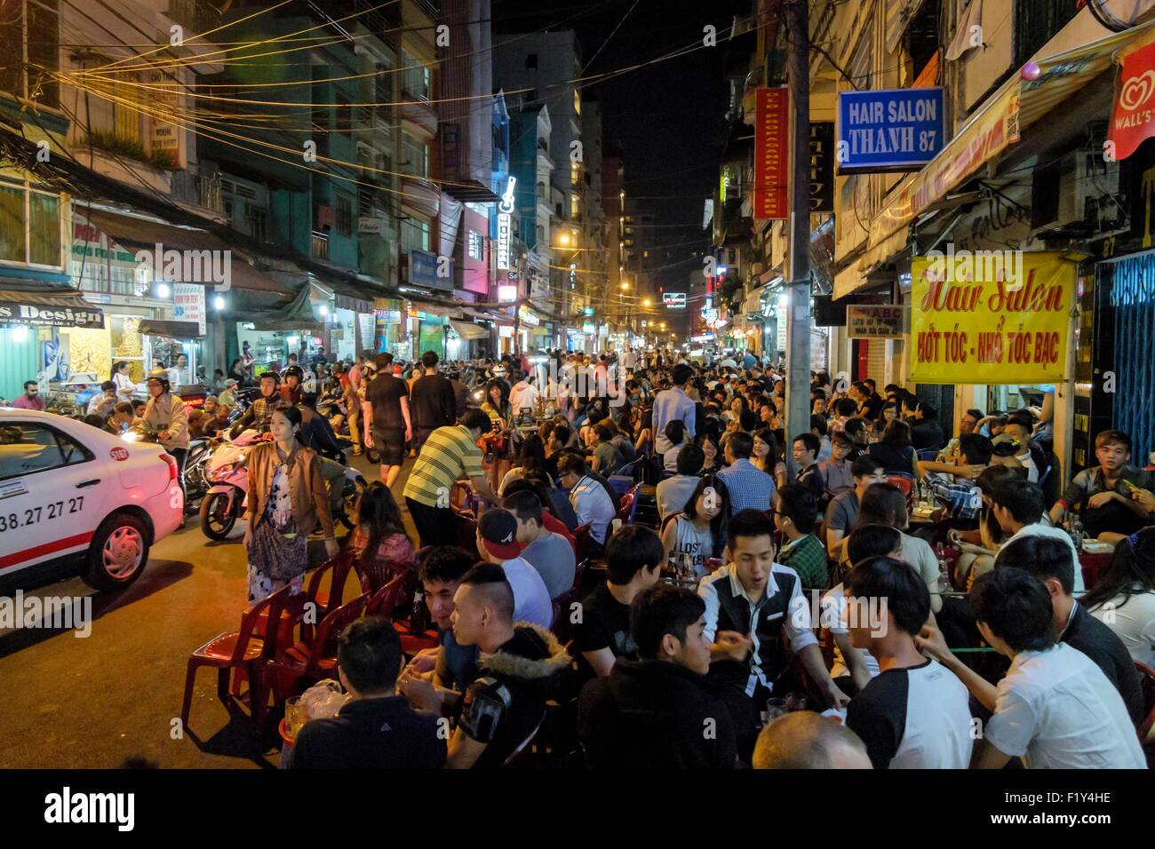https://mdw-travel-data-us-east-1.s3.amazonaws.com/img/country/Vietnam/Pham-Ngu-Lao-Street/img_02.jpg