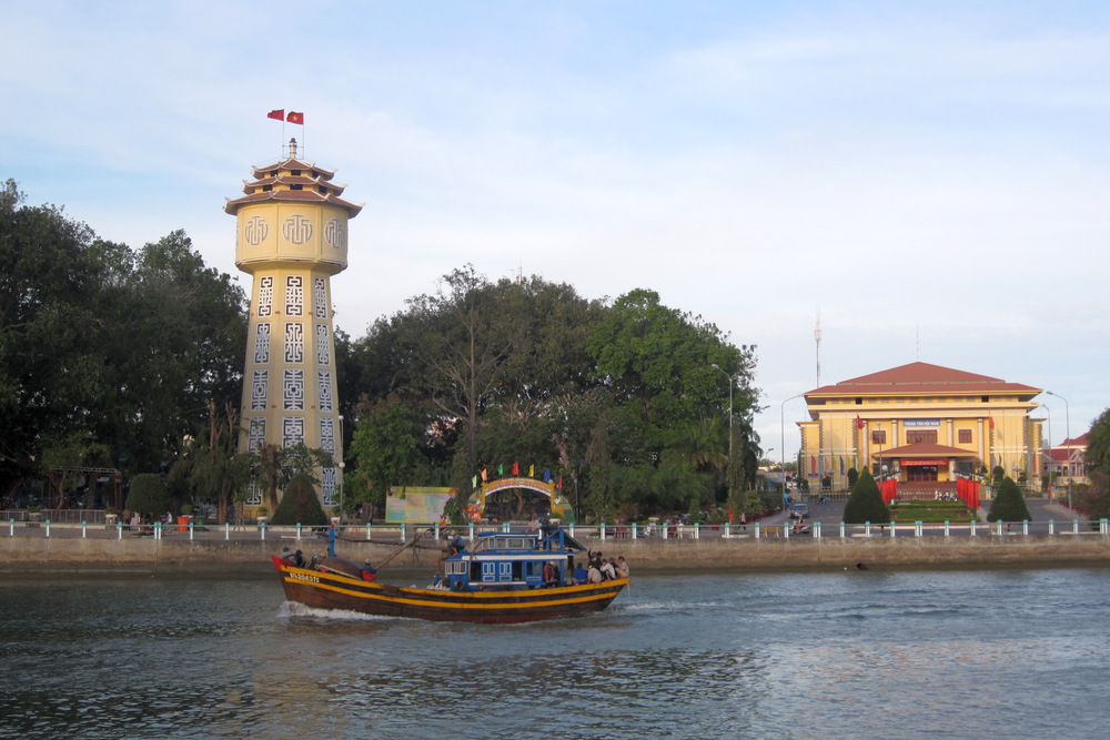 https://mdw-travel-data-us-east-1.s3.amazonaws.com/img/country/Vietnam/Phan-Thiet-Water-Tower/img_03.jpg