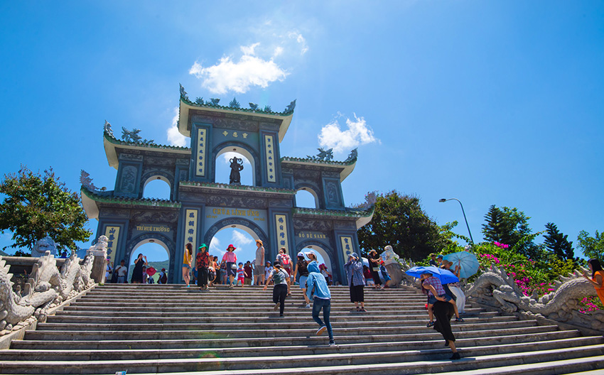 https://mdw-travel-data-us-east-1.s3.amazonaws.com/img/country/Vietnam/Phap-Lam-Pagoda/img_00.jpg
