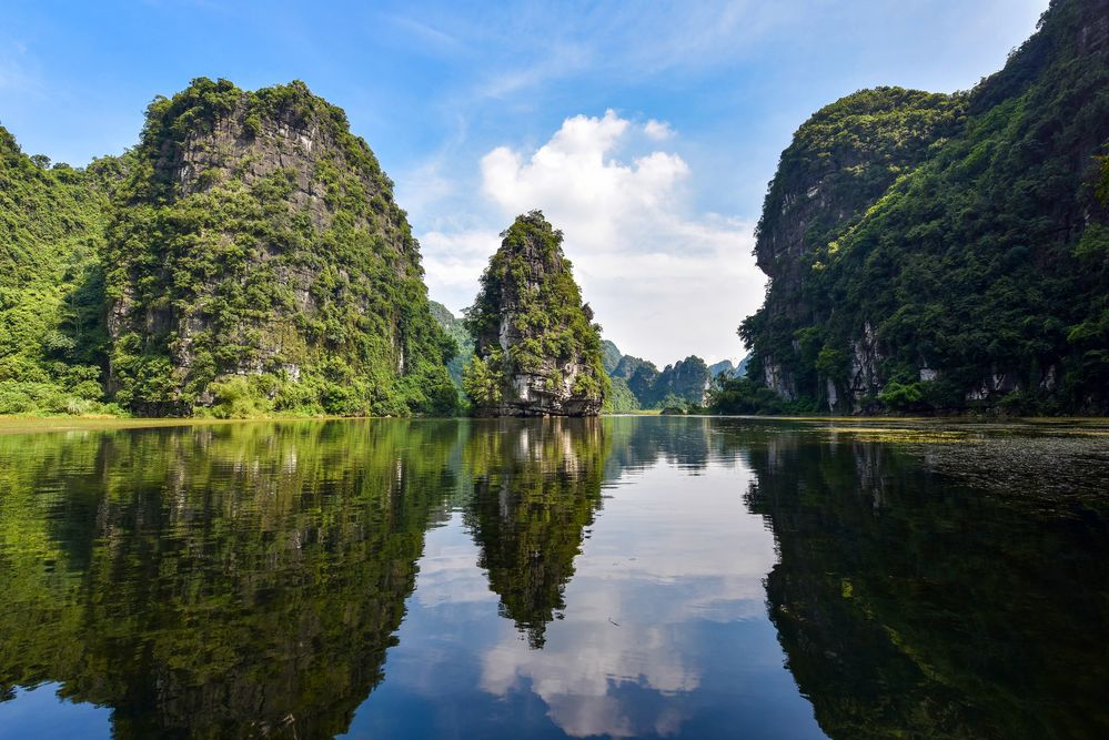 https://mdw-travel-data-us-east-1.s3.amazonaws.com/img/country/Vietnam/Phong-Nha-Ke-Bang-National-Park/img_03.jpg