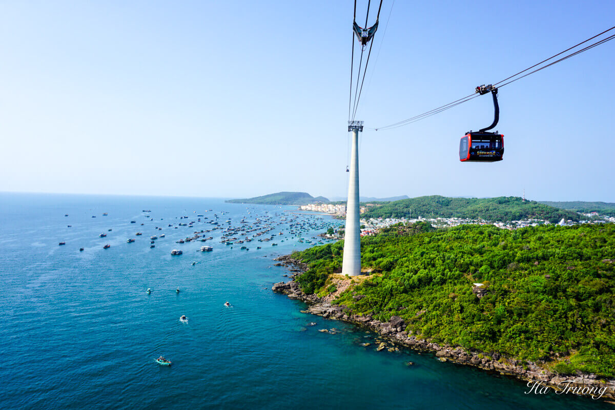 https://mdw-travel-data-us-east-1.s3.amazonaws.com/img/country/Vietnam/Phu-Quoc-Cable-Car/img_01.jpg