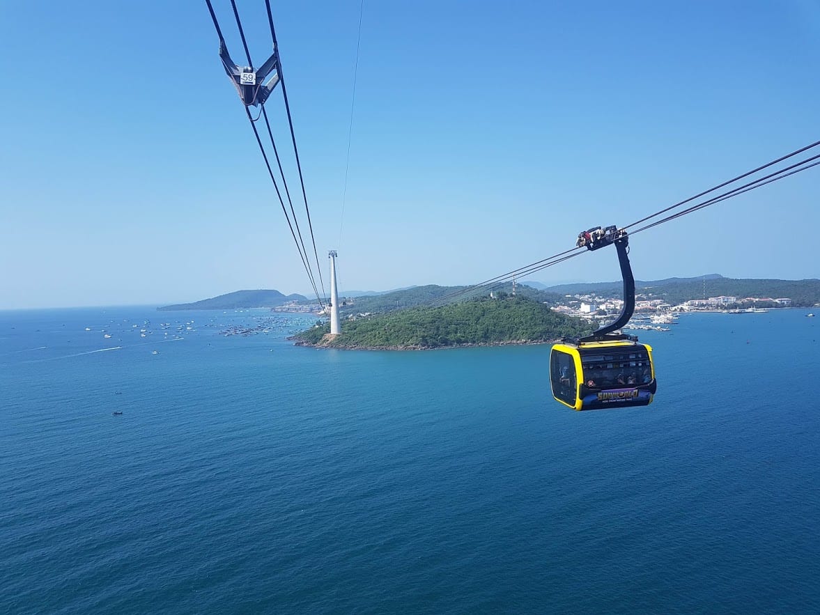 https://mdw-travel-data-us-east-1.s3.amazonaws.com/img/country/Vietnam/Phu-Quoc-Cable-Car/img_03.jpg