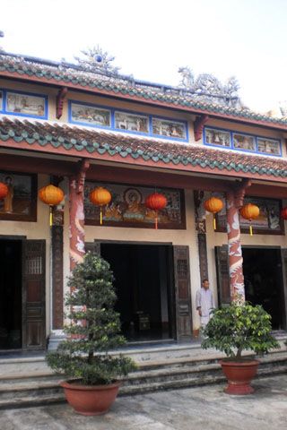 https://mdw-travel-data-us-east-1.s3.amazonaws.com/img/country/Vietnam/Phuoc-Hau-Temple/img_01.jpg