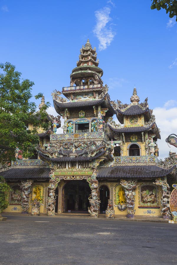 https://mdw-travel-data-us-east-1.s3.amazonaws.com/img/country/Vietnam/Phuoc-Lam-Pagoda/img_01.jpg