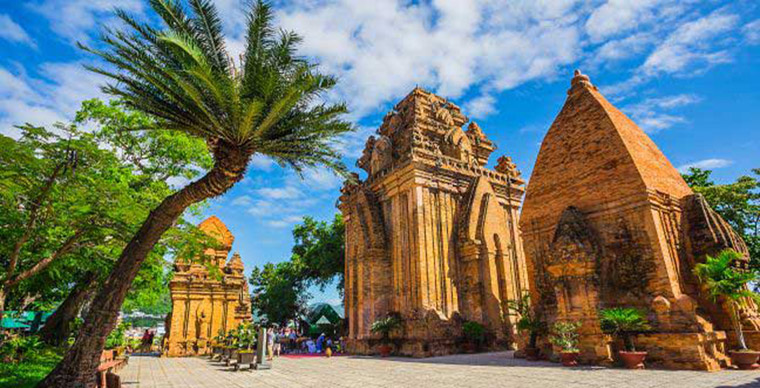 https://mdw-travel-data-us-east-1.s3.amazonaws.com/img/country/Vietnam/Po-Nagar-Cham-Towers/img_01.jpg