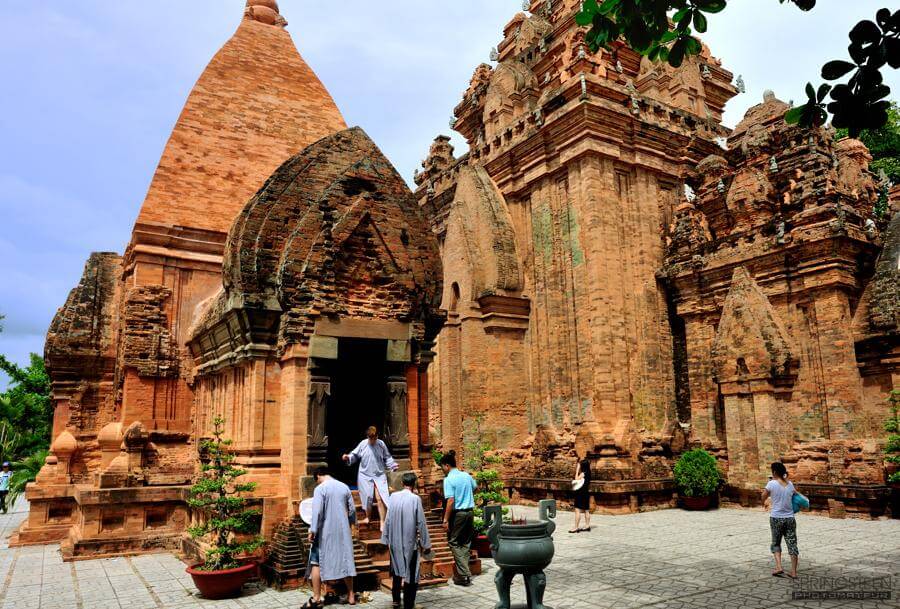 https://mdw-travel-data-us-east-1.s3.amazonaws.com/img/country/Vietnam/Po-Nagar-Cham-Towers/img_02.jpg