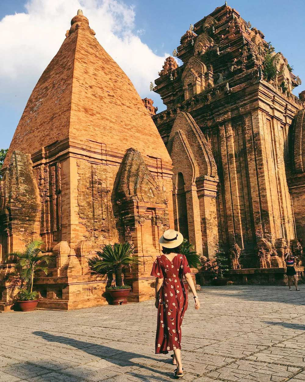 https://mdw-travel-data-us-east-1.s3.amazonaws.com/img/country/Vietnam/Po-Nagar-Cham-Towers/img_03.jpg