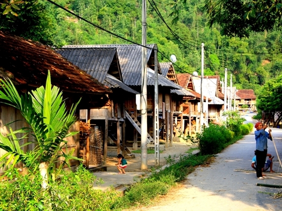 https://mdw-travel-data-us-east-1.s3.amazonaws.com/img/country/Vietnam/Pom-Coong-Village/img_03.jpg