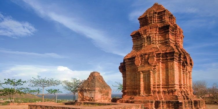 https://mdw-travel-data-us-east-1.s3.amazonaws.com/img/country/Vietnam/Poshanu-Cham-Towers/img_00.jpg