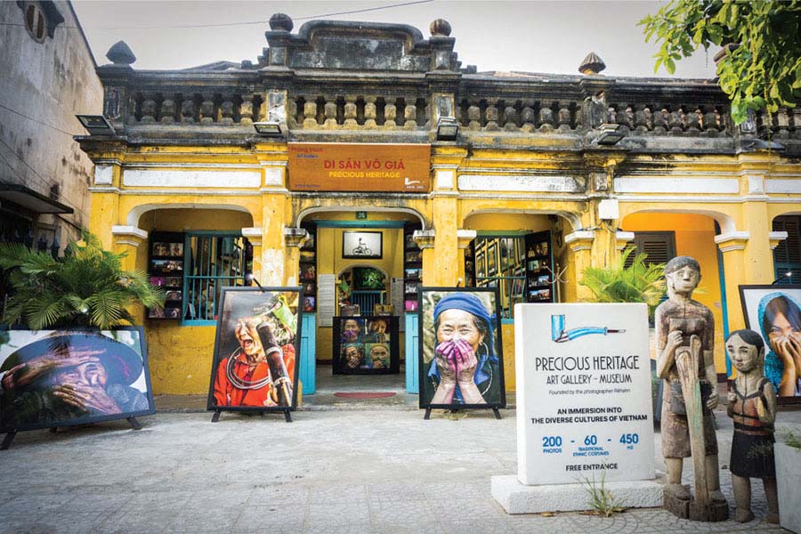 https://mdw-travel-data-us-east-1.s3.amazonaws.com/img/country/Vietnam/Precious-Heritage-by-Rehahn/img_03.jpg
