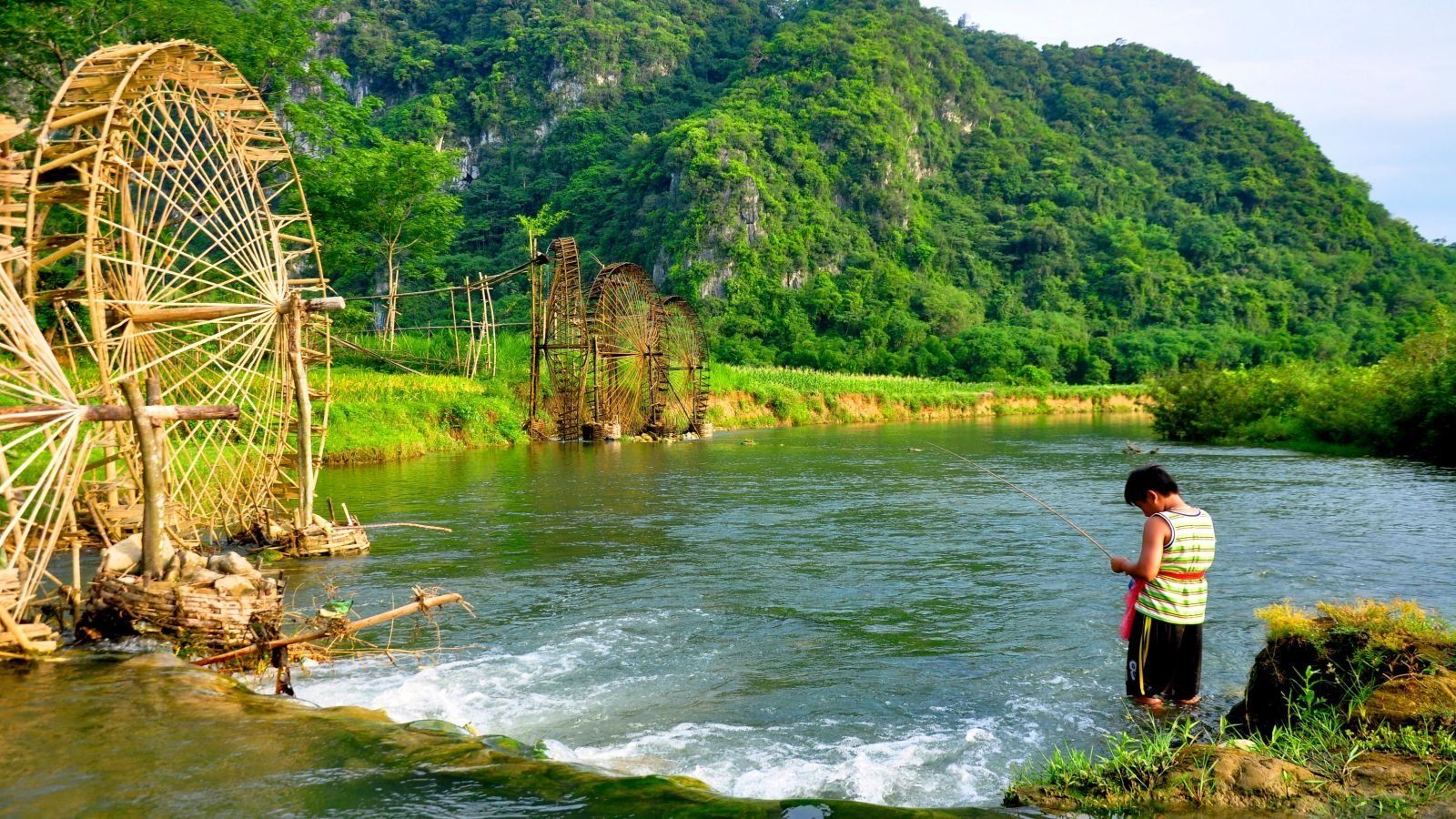 https://mdw-travel-data-us-east-1.s3.amazonaws.com/img/country/Vietnam/Pu-Hoat-Nature-Reserve/img_02.jpg