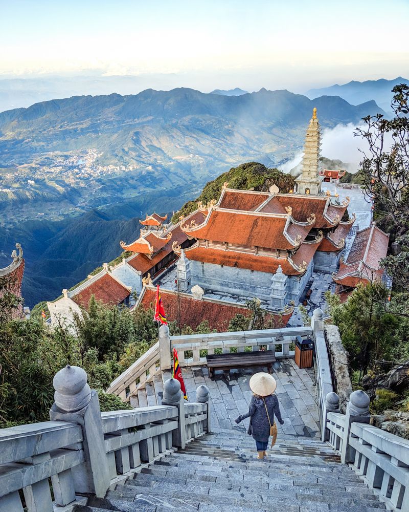 https://mdw-travel-data-us-east-1.s3.amazonaws.com/img/country/Vietnam/Quyet-Mountain/img_02.jpg