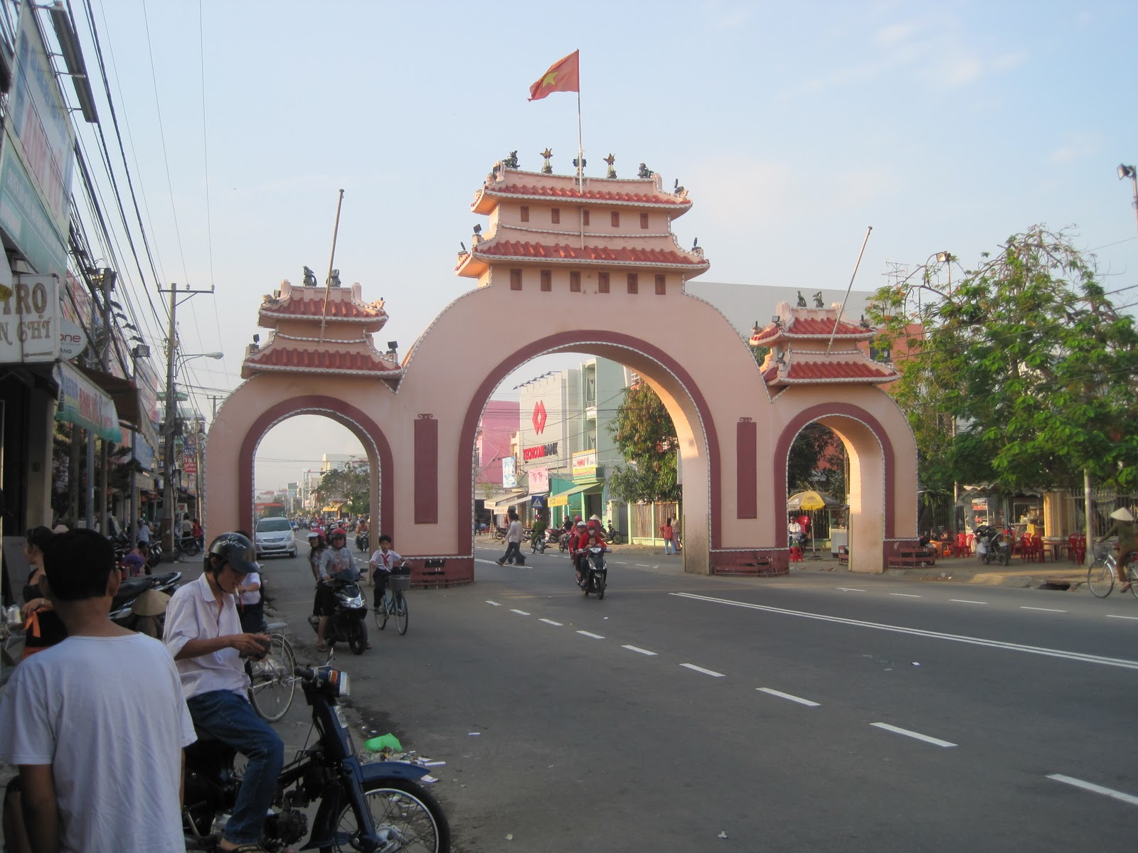https://mdw-travel-data-us-east-1.s3.amazonaws.com/img/country/Vietnam/Rach-Gia/img_01.jpg