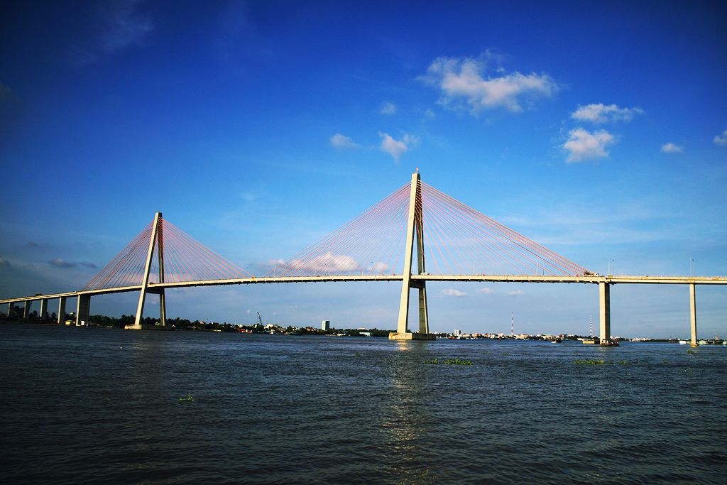https://mdw-travel-data-us-east-1.s3.amazonaws.com/img/country/Vietnam/Rach-Mieu-Bridge/img_00.jpg