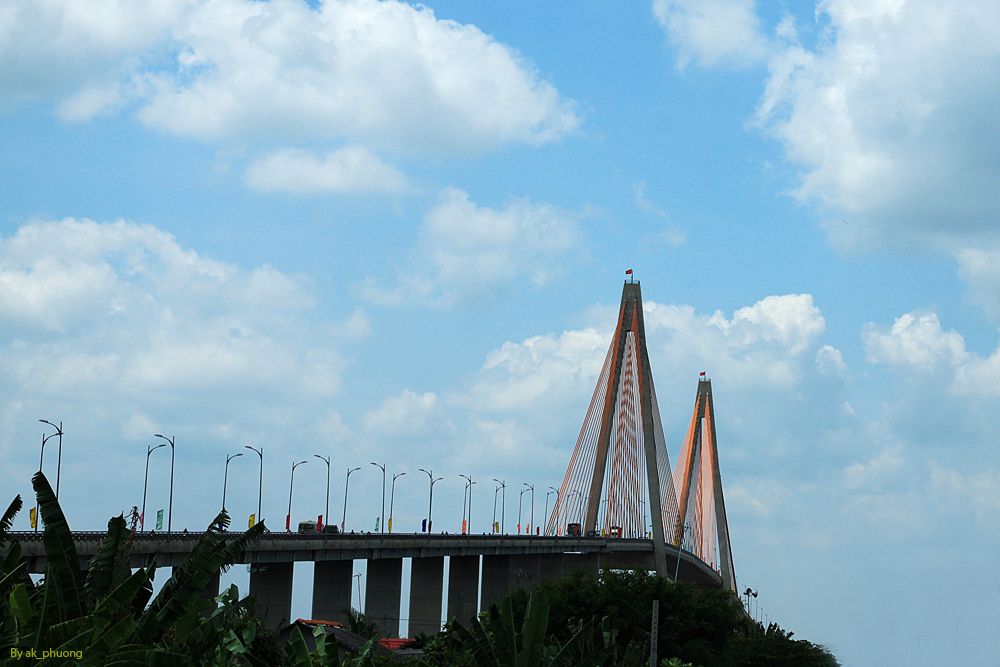 https://mdw-travel-data-us-east-1.s3.amazonaws.com/img/country/Vietnam/Rach-Mieu-Bridge/img_01.jpg
